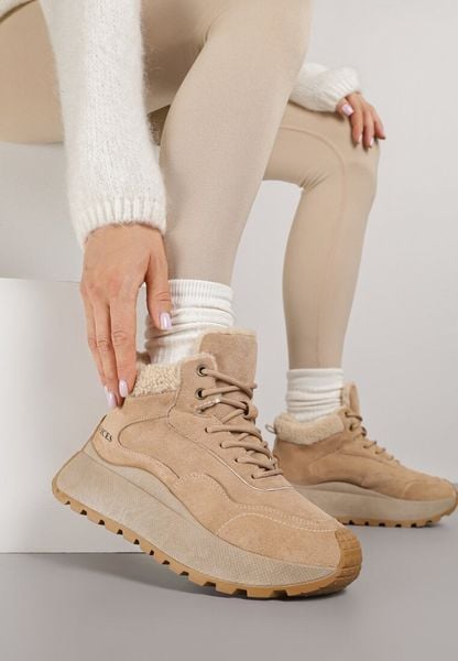 Jasnobrązowe Sneakersy Śniegowce Vices na Platformie Ozdobione Napisem i Futerkiem Lanite. Brązowe śniegowce i trapery damskie Renee, z jeansu. Za 94.99 zł.