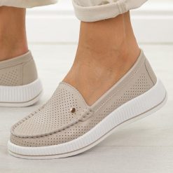 Beżowe ażurowe skórzane mokasyny damskie S.Barski 5980. Brązowe mokasyny damskie S.BARSKI, z jeansu, casualowe. Za 219.00 zł.