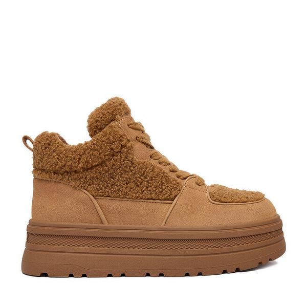 Trzewiki Roxy. Brązowe botki damskie Roxy, bez obcasa, na płaskiej podeszwie, bez zapięcia. Za 249.99 zł.