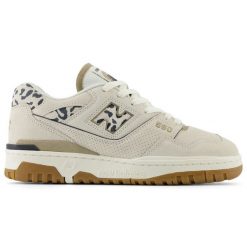 Buty sportowe New Balance BBW550QA beżowy. Brązowe obuwie sportowe damskie bez wzorów, z materiału. Za 765.44 zł.