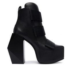 Botki United Nude. Czarne botki damskie United Nude, bez obcasa, na słupku, bez zapięcia. Za 1,949.00 zł.