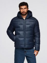 Pikowana kurtka męska puffer z kapturem – granatowa V4. Niebieskie kurtki męskie Ombre Clothing, na zimę, m, z aplikacjami, z materiału, eleganckie, z kapturem. Za 459.99 zł.