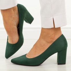 Zielone czółenka damskie na słupku Sergio Leone Pb414. Zielone czółenka damskie Sergio Leone, bez wzorów, z jeansu, biznesowe, bez obcasa, na obcasie, bez zapięcia. Za 169.00 zł.