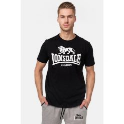 T-shirt o klasycznym kroju Lonsdale Logo. Czarne koszulki sportowe męskie Lonsdale, bez wzorów, klasyczne, bez kołnierzyka. Za 109.00 zł.