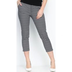 Czarno-Białe Spodnie Geometrically. Spodnie materiałowe damskie marki Born2be. Za 49.99 zł.