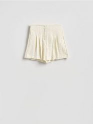 Szorty z zakładkami - biały. Białe szorty damskie Reserved, l, bez wzorów, z tkaniny. Za 159.99 zł.