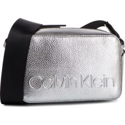 Torebka CALVIN KLEIN - Edged Camera Bag Met K60K605277 068. Listonoszki damskie marki Calvin Klein. Za 359.00 zł.
