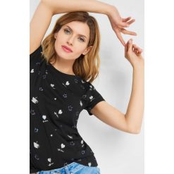 T-shirt z brokatowym wzorem. T-shirty damskie marki Orsay. Za 29.99 zł.