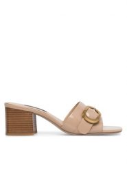 Gino Rossi Klapki VITA-V15595-15-1 Beżowy. Brązowe klapki damskie Gino Rossi, bez wzorów, z lakierowanej skóry, bez obcasa. Za 160.99 zł.