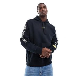 Bluza Dresowa Męska Nike Repeat Hoodie. Czarne bluzy sportowe męskie Nike, m, bez wzorów, z dresówki, bez kaptura. Za 228.80 zł.