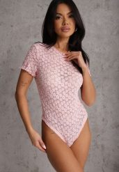 Różowe Body z Koronki z Krótkim Rękawem Dorilie. Czerwone bluzki damskie Renee, l, bez wzorów, z jeansu, eleganckie, bez kołnierzyka, bez ramiączek. Za 64.99 zł.