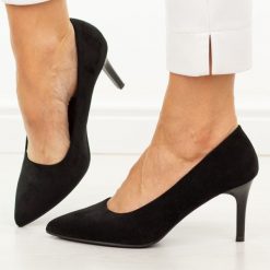 Czarne zamszowe szpilki damskie Sergio Leone 1509. Czarne szpilki damskie Sergio Leone, bez wzorów, z jeansu, bez obcasa, bez zapięcia. Za 169.00 zł.