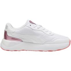 Buty Puma Runtamed Platform GirlPower W 395259 01 białe. Białe obuwie sportowe damskie bez wzorów, z gumy, do biegania. Za 383.78 zł.