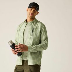 Koszula z długim rękawem antyinsektowa Regatta Travel Light. Zielone koszule męskie Regatta, m, bez wzorów, z elastanu, bez kołnierzyka, bez ramiączek. Za 217.00 zł.