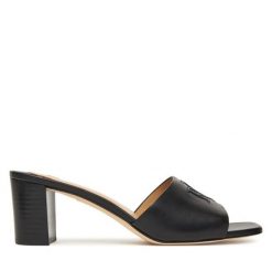 Klapki LAUREN RALPH LAUREN. Czarne klapki damskie Lauren Ralph Lauren, bez wzorów, bez obcasa. Za 539.99 zł.
