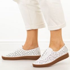 Białe skórzane półbuty damskie Filippo Dp6830/26. Białe półbuty damskie Filippo, na lato, bez wzorów, z jeansu, biznesowe, bez obcasa, bez zapięcia. Za 219.00 zł.