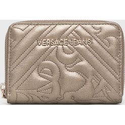 Versace Jeans - Portfel. Szare portfele damskie Versace Jeans, z jeansu. W wyprzedaży za 239.90 zł.