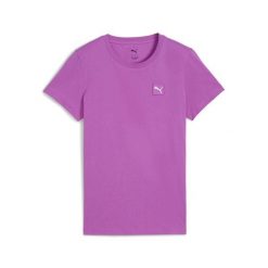 Damska koszulka ESS ELEVATED PUMA Wild Berry Purple. Fioletowe koszulki sportowe damskie Puma, m, z aplikacjami, bez kołnierzyka, bez ramiączek, na fitness i siłownię. Za 73.99 zł.
