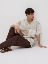 Koszula comfort fit - wielobarwny. Koszule męskie Reserved, l, bez wzorów, z wiskozy, bez kołnierzyka, bez ramiączek. Za 129.99 zł.