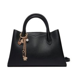 Torebka Aldo. Czarne torebki do ręki damskie Aldo, bez wzorów, klasyczne, bez dodatków. Za 239.99 zł.