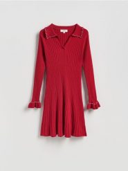 Sukienka z kołnierzykiem - czerwony. Czerwone sukienki damskie Reserved, l, bez wzorów, z dzianiny, bez kołnierzyka, bez ramiączek, mini, dopasowane. Za 179.99 zł.