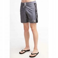 SPODENKI MĘSKIE BILLABONG SPORTOWE BD-2BIP2-0909-33 PRZED KOLANO KOLOR SZARY. Szare krótkie spodenki sportowe męskie Billabong, l, bez wzorów, z bawełny, do biegania. Za 299.00 zł.