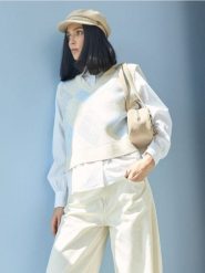 Sweter z koszulą z domieszką wełny - wielobarwny. Swetry damskie Sinsay, l, bez wzorów, z wełny, bez kołnierzyka, bez ramiączek, bez kaptura. Za 69.99 zł.
