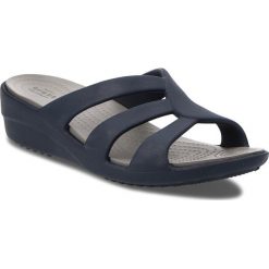 Klapki CROCS - Sanrah Strappy Wedge 204010 Navy/Smoke. Klapki damskie marki Crocs. W wyprzedaży za 149.00 zł.