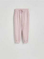 Dresowe spodnie jogger z modalem - pastelowy róż. Czerwone spodnie dresowe damskie Reserved, l, bez wzorów, z dresówki. W wyprzedaży za 89.99 zł.