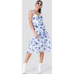 NA-KD Boho Szyfonowa sukienka z odkrytymi plecami - White. Sukienki damskie marki NA-KD Boho. Za 181.95 zł.
