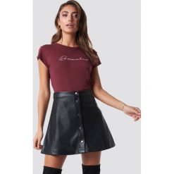 Pamela x NA-KD Spódnica z guzikami - Black. Spódnice damskie marki Pamela x NA-KD. Za 161.95 zł.