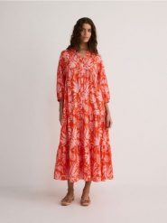 Wzorzysta sukienka maxi - wielobarwny. Sukienki damskie Reserved, l, bez wzorów, z bawełny, bez kołnierzyka, bez ramiączek, maxi, rozkloszowane. Za 239.99 zł.