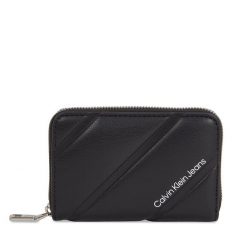 Portfel Calvin Klein Jeans. Czarne portfele damskie Calvin Klein Jeans, bez wzorów, z jeansu. Za 239.99 zł.