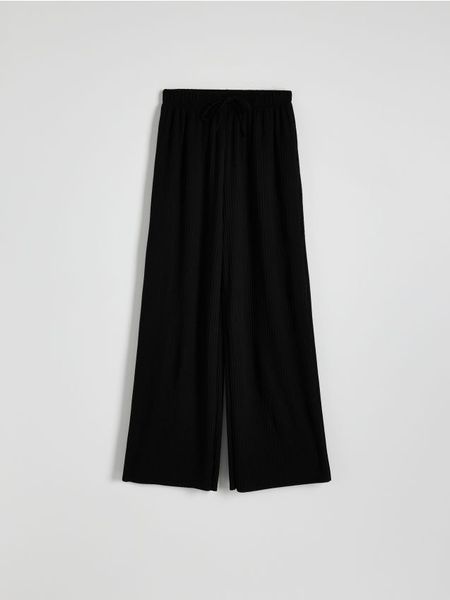 Szerokie spodnie z dzianiny - czarny. Czarne spodnie materiałowe damskie Reserved, l, bez wzorów, z dzianiny. W wyprzedaży za 79.99 zł.