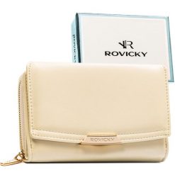 Średni, beżowy portfel damski ze skóry ekologicznej, model mieszczący dowód rejestracyjny - Rovicky. Brązowe portfele damskie ROVICKY, bez wzorów, ze skóry ekologicznej. Za 79.99 zł.