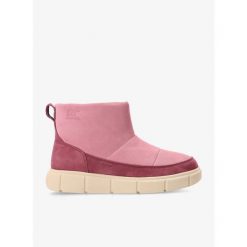 Buty zimowe dla dziewczynek Sorel Explorer III Slip-On WP. Czerwone buty zimowe dziewczęce Sorel, bez wzorów, bez zapięcia. Za 319.99 zł.