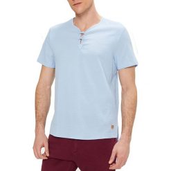 T-shirt w kolorze niebieskim. T-shirty męskie marki RNT23. W wyprzedaży za 79.95 zł.
