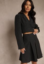 Czarna Rozkloszowana Spódnica z Plisami Zdobiona Subtelnym Wzorem w Paski Redamira. Czarne spódnice damskie Renee, l, z aplikacjami, eleganckie, mini, rozkloszowane. Za 74.99 zł.