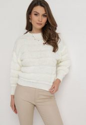 Jasnobeżowy Sweter o Krótkim Fasonie z Luźnymi Rękawami Hejlla. Brązowe swetry damskie Born2be, na jesień, bez wzorów, z materiału, bez kołnierzyka, bez ramiączek, krótkie, bez kaptura. Za 84.99 zł.