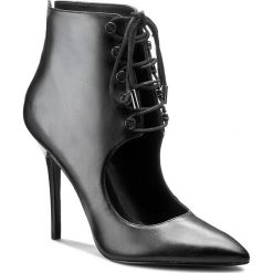 Szpilki GUESS - Pivia FLPIV4 LEA09 BLACK. Czarne szpilki damskie marki Guess, z materiału. W wyprzedaży za 519.00 zł.