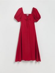 Sukienka z wiskozą i lnem - czerwony. Czerwone sukienki damskie Reserved, l, bez wzorów, z wiskozy, bez kołnierzyka, bez ramiączek, midi, rozkloszowane. Za 159.99 zł.