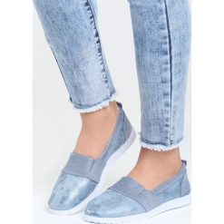 Niebieskie Slip On Trey Day. Niebieskie trampki i tenisówki damskie Born2be, z materiału. Za 19.99 zł.