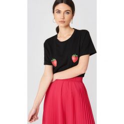 NA-KD T-shirt Strawberry - Black. T-shirty damskie marki NA-KD. W wyprzedaży za 21.88 zł.