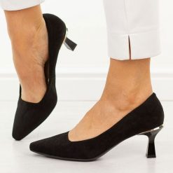 Czarne zamsz Polskie szpilki damskie Suzana 6030. Czarne szpilki damskie Suzana, bez wzorów, z zamszu, bez obcasa, bez zapięcia. Za 249.00 zł.