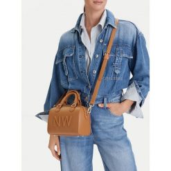 Torebka Nine West. Brązowe torebki do ręki damskie Nine West, bez wzorów, klasyczne, bez dodatków. Za 269.99 zł.