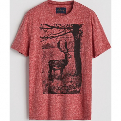 T-shirt z nadrukiem - Bordowy. Czerwone t-shirty męskie Reserved, z nadrukiem. Za 49.99 zł.