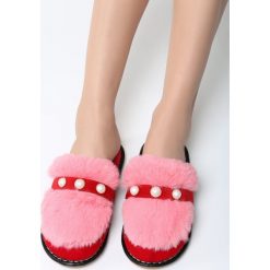 Czerwone Kapcie Homebody. Czerwone kapcie damskie Born2be, z materiału. Za 34.99 zł.