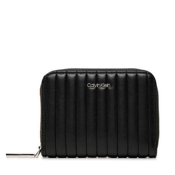 Portfel Calvin Klein. Czarne portfele damskie Calvin Klein, bez wzorów. Za 189.99 zł.