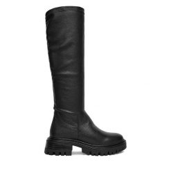 Kozaki Lasocki. Czarne kozaki damskie Lasocki, bez obcasa, na płaskiej podeszwie. Za 319.99 zł.