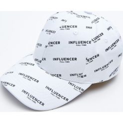 Czapka z nadrukiem Influencer - Biały. Białe czapki i kapelusze damskie House, bez wzorów. W wyprzedaży za 9.99 zł.